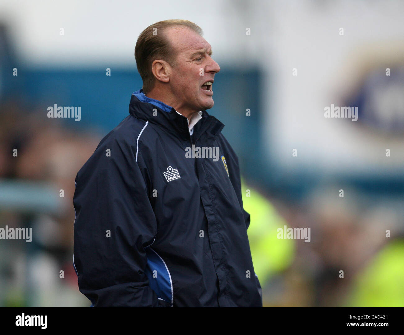 Fußball - Coca-Cola Football League One - Carlisle United / Leeds United - Brunton Park. Dave Basset, der neue stellvertretende Manager von LEED United, während des Coca-Cola Football League One-Spiels im Brunton Park, Carlisle. Stockfoto