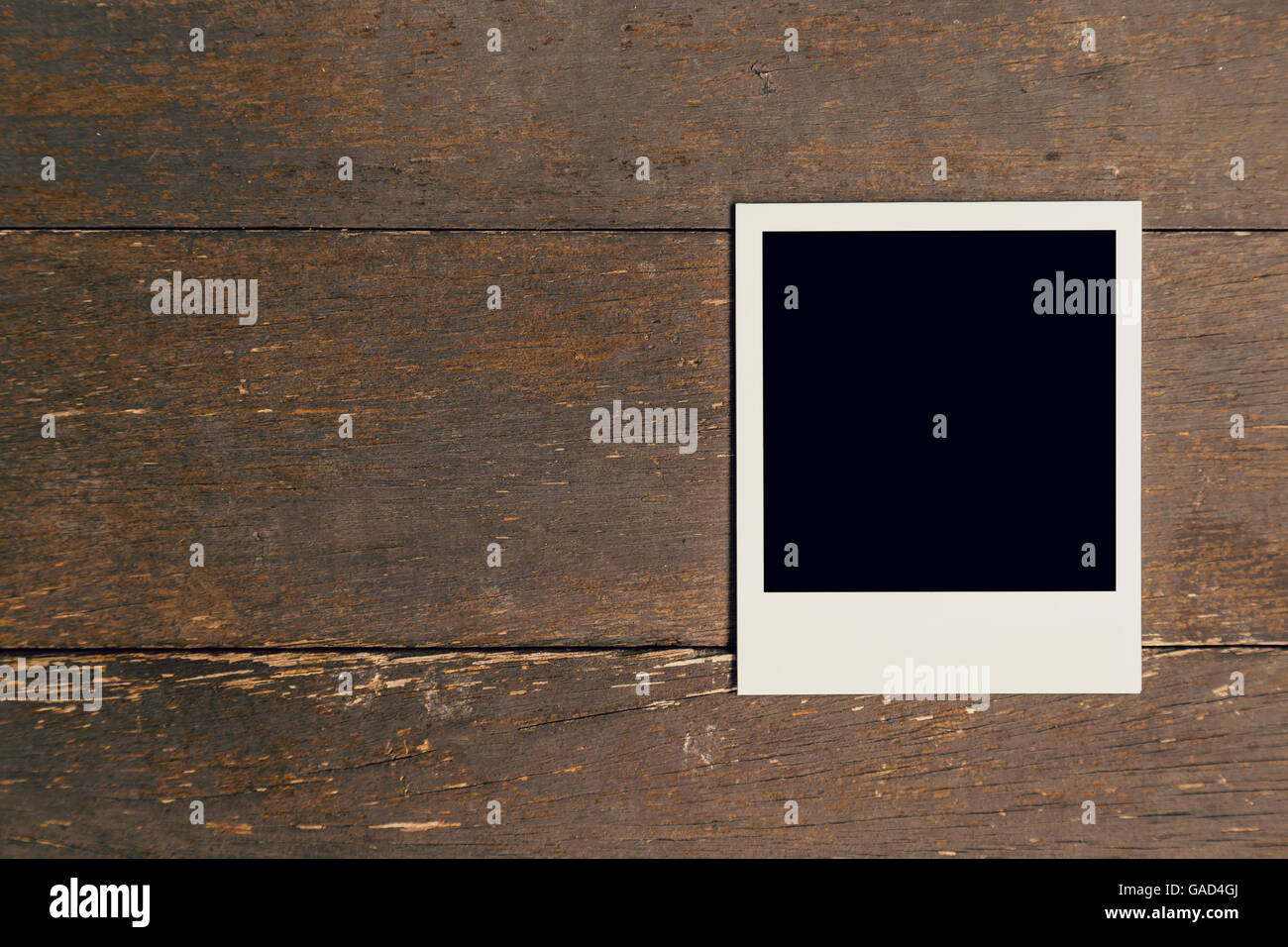 Vintage Bilderrahmen auf alten Holz Hintergrund mit Platz leer Stockfoto