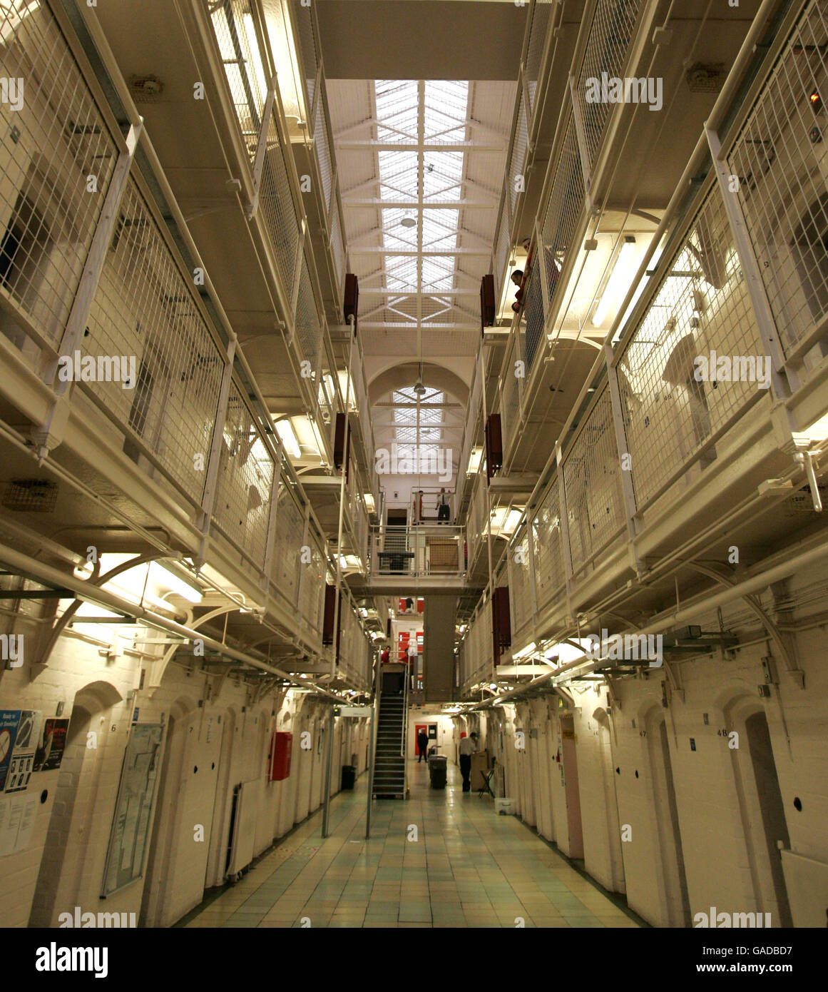 Abgebildet ist eine Innenansicht des Cell Block E im Barlinnie Gefängnis in Glasgow Stockfoto