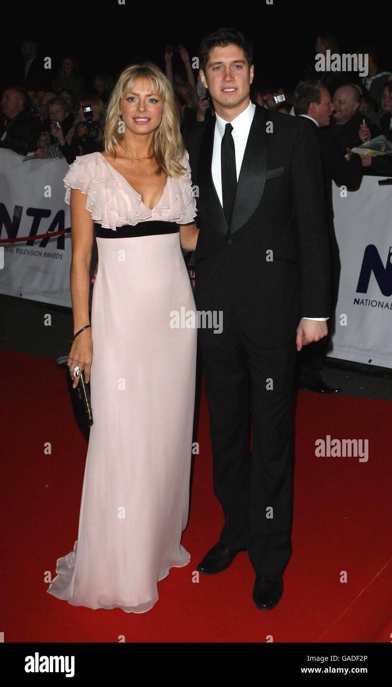 National Television Awards 2007 Arrivals - London. Tess Daly und Vernon Kay kommen bei den National Television Awards 2007, Royal Albert Hall, London, an. Stockfoto