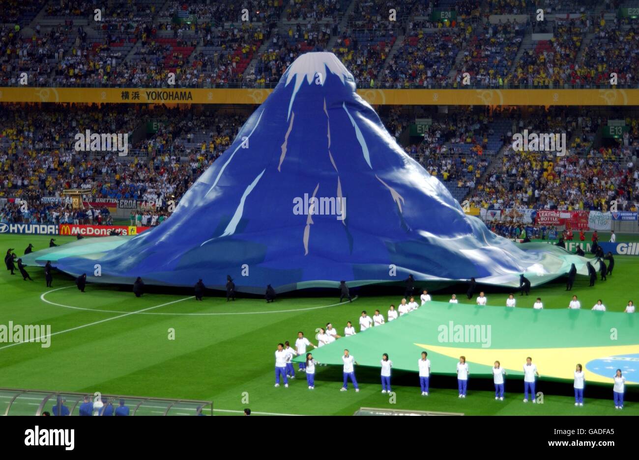 Fußball - FIFA Fußball-Weltmeisterschaft 2002 - Finale - Deutschland gegen Brasilien. Unterhaltung vor dem Spiel Stockfoto