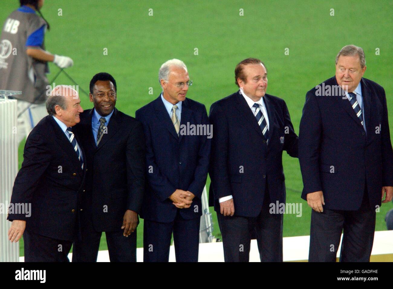 (L-R) FIFA-Präsident Sepp Blater, Pele, Franz Beckenbauer, Unknown und UEFA-Präsident Lennart Johansson Stockfoto