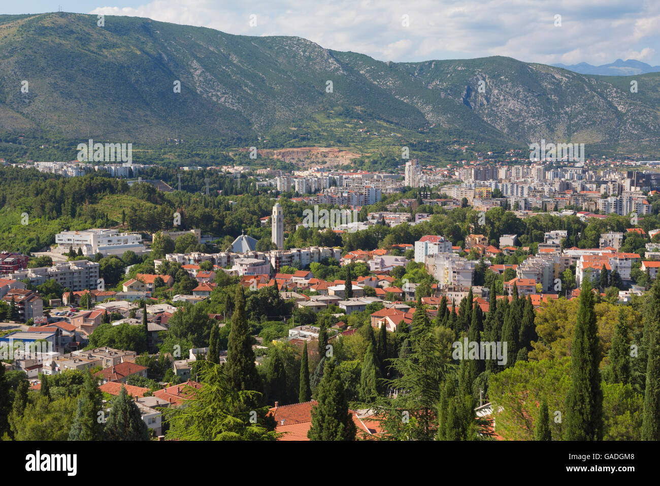 Mostar, Herzegowina-Neretva, Bosnien und Herzegowina.  Gesamtansicht von suburban Mostar. Stockfoto