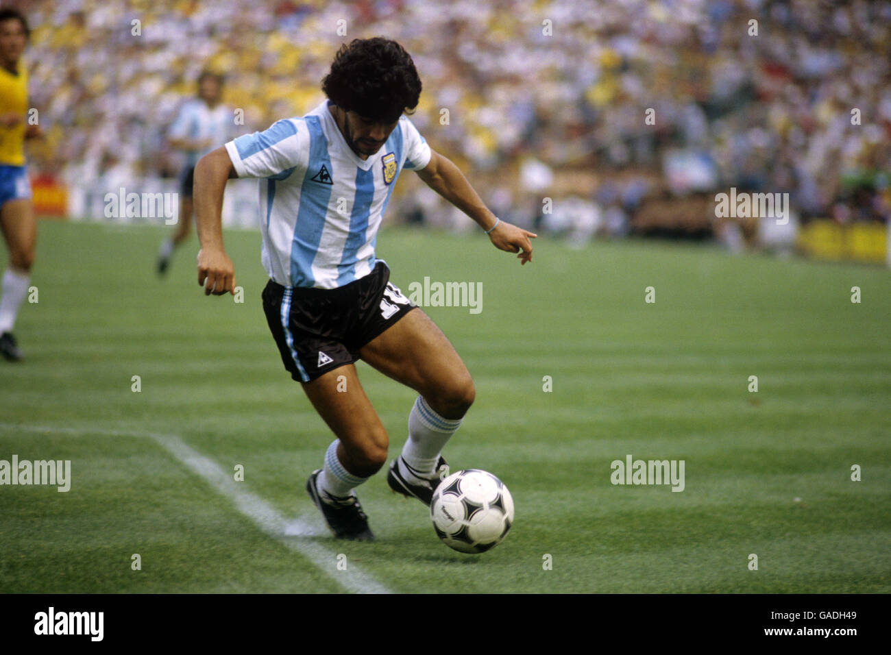 Fußball - Weltmeisterschaft Spanien 1982 - Gruppe C - Brasilien gegen Argentinien - Sarria Stadium. Diego Maradona, Argentinien Stockfoto