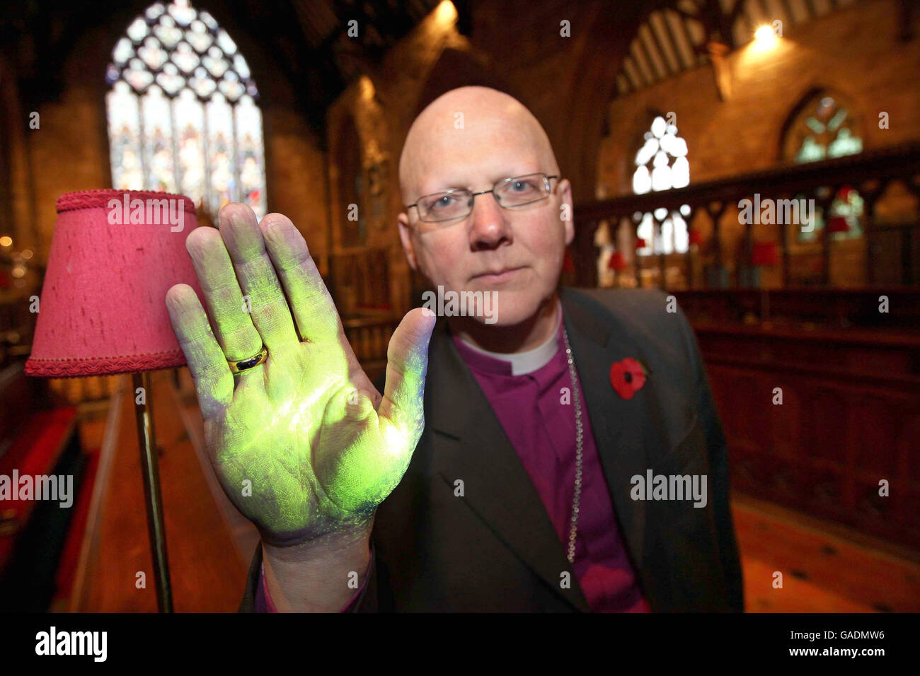 Das Dach der Sakristei von St. Andrew's Church, Shifnal, Shropshire, wo das Blei zum dritten Mal in vier Wochen gestohlen wurde. Stockfoto