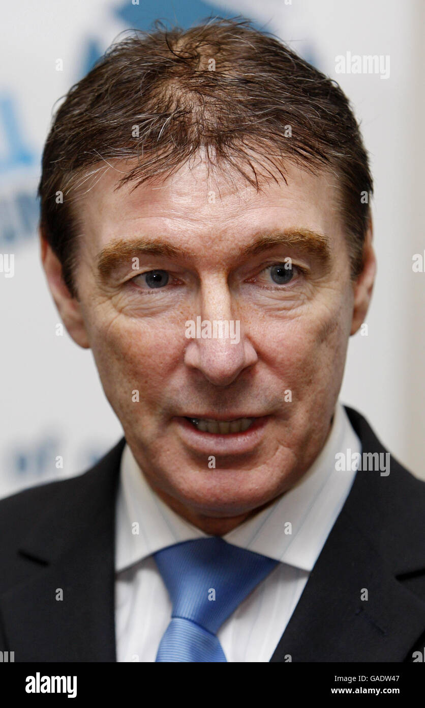 Gordon Smith, Vorsitzender der schottischen FA, während einer Pressekonferenz nach einem SFA-Treffen im Hampden Park in Glasgow, nach dem Rücktritt von Manager Alex McLeish. Stockfoto