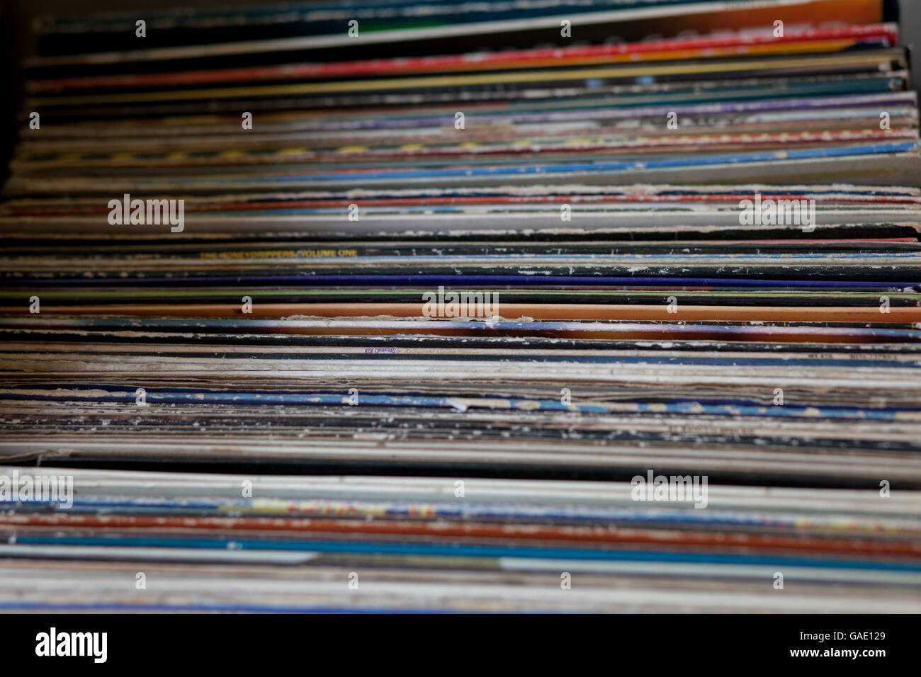 Ein Stapel von Vinyl-Alben Stockfoto