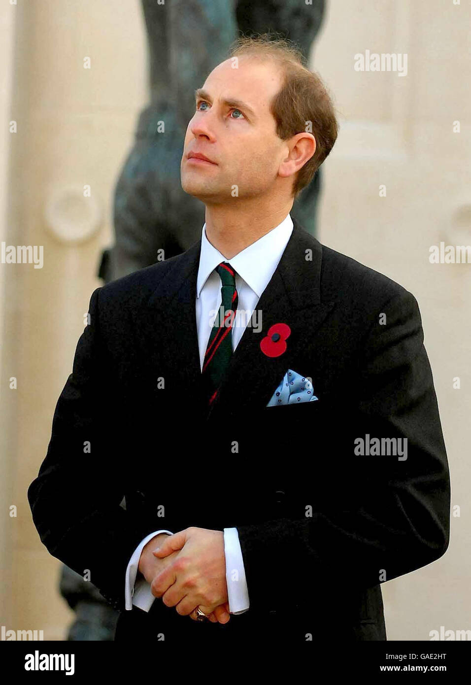 Der Earl of Wessex nach der Kranzniederlegung in einem Akt der Erinnerung während der Erinnerungswoche im National Memorial Arboretum in Staffordshire. Stockfoto