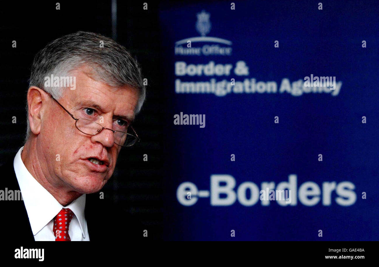 Director of Borders Brodie Clark spricht bei einem Treffen, bei dem ...