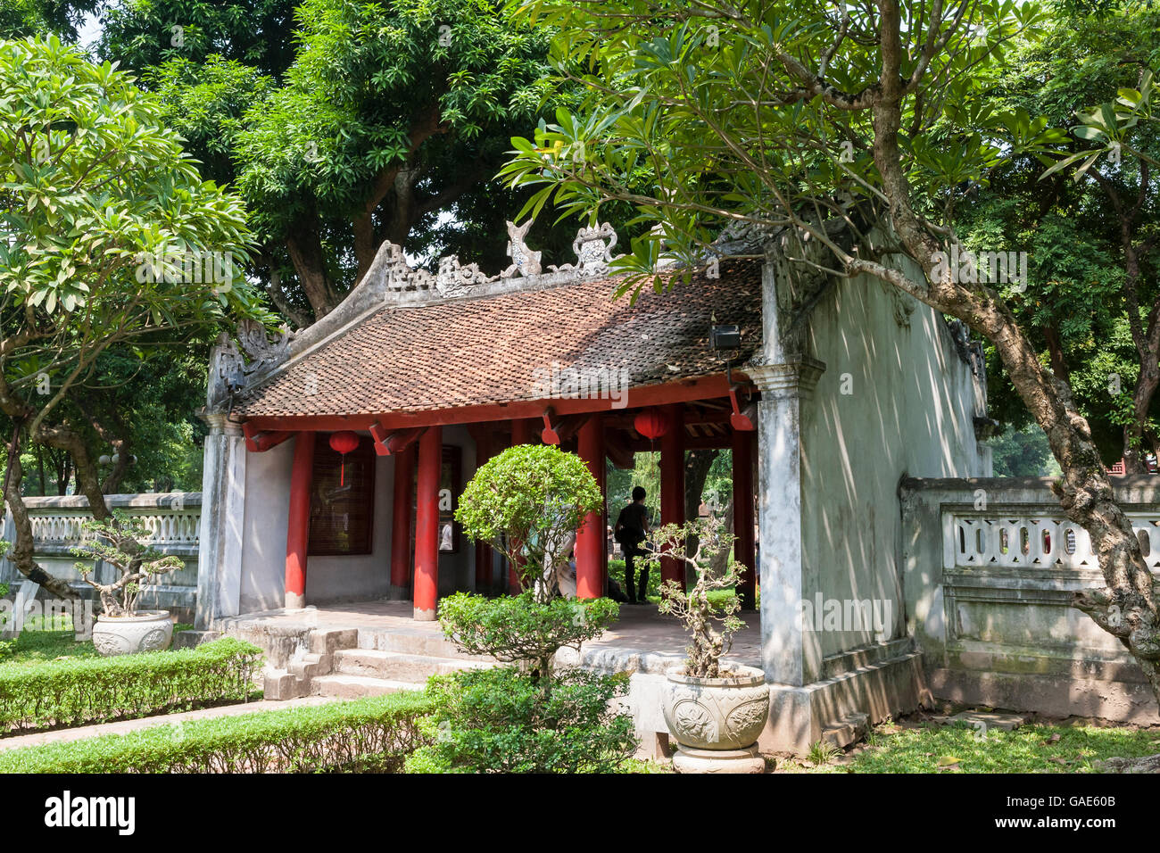 Dai Trung Tor (Dai Trung Mo) zwischen der ersten und zweiten Höfen, Temple of Literature, Hanoi, Vietnam Stockfoto