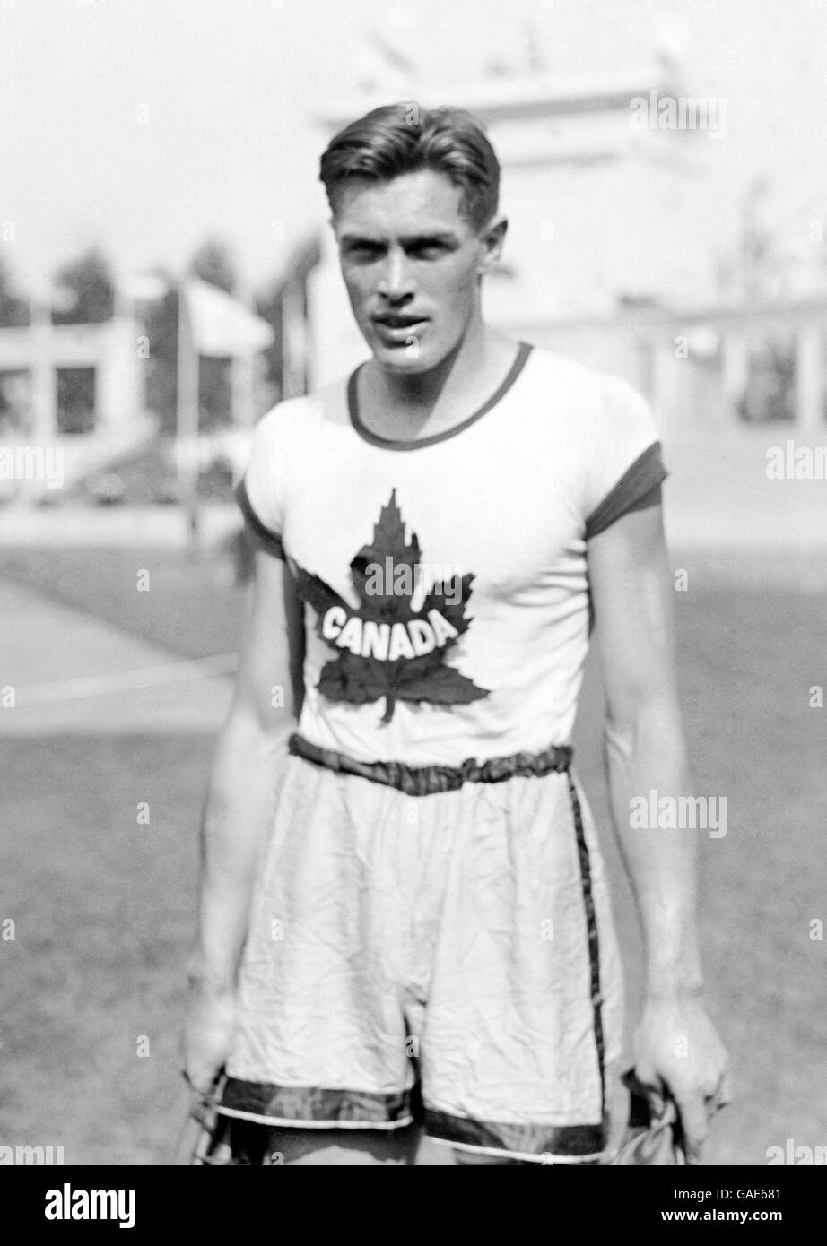 Earl Thomson aus Kanada, nachdem er die 110-Meter-Hürden gewonnen hatte. Stockfoto
