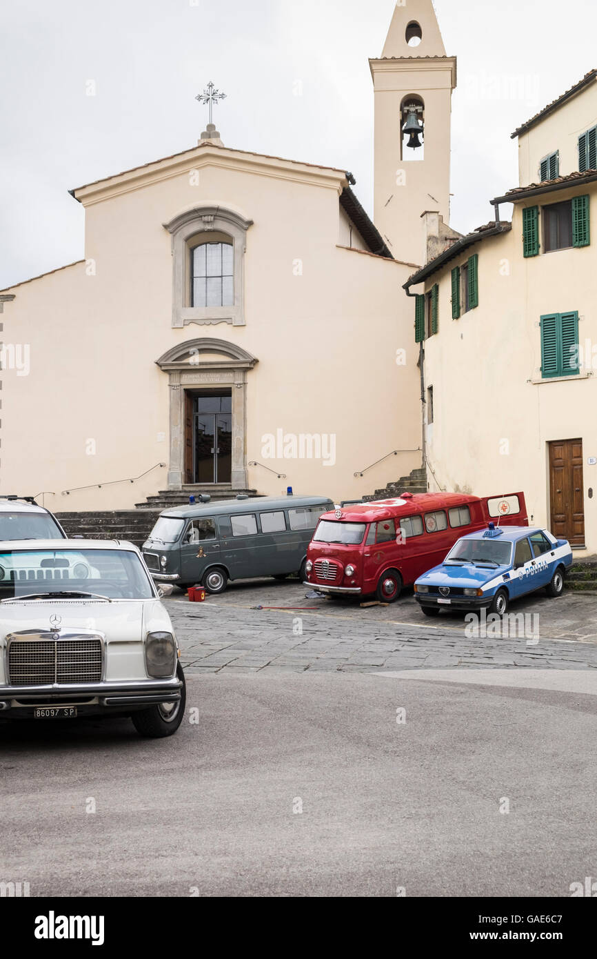 Oldtimer-Fahrzeuge, die durch die Rettungsdienste in Florenz aus den 1960er Jahren, Toskana, Italien Stockfoto