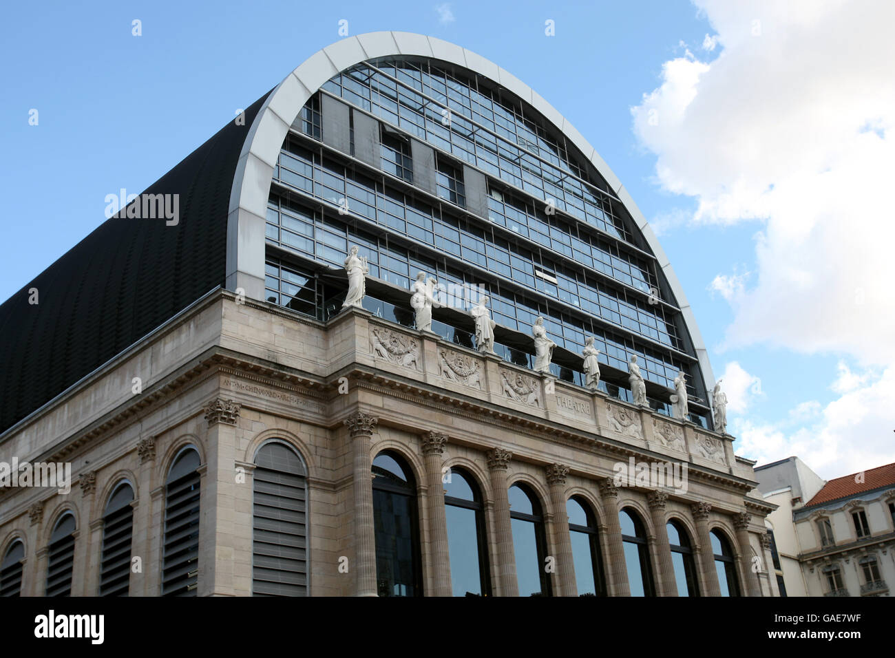 Eine Gesamtansicht des Opernhauses Nouvel in Lyon. Eine Gesamtansicht des Opernhauses Nouvel in Lyon Stockfoto