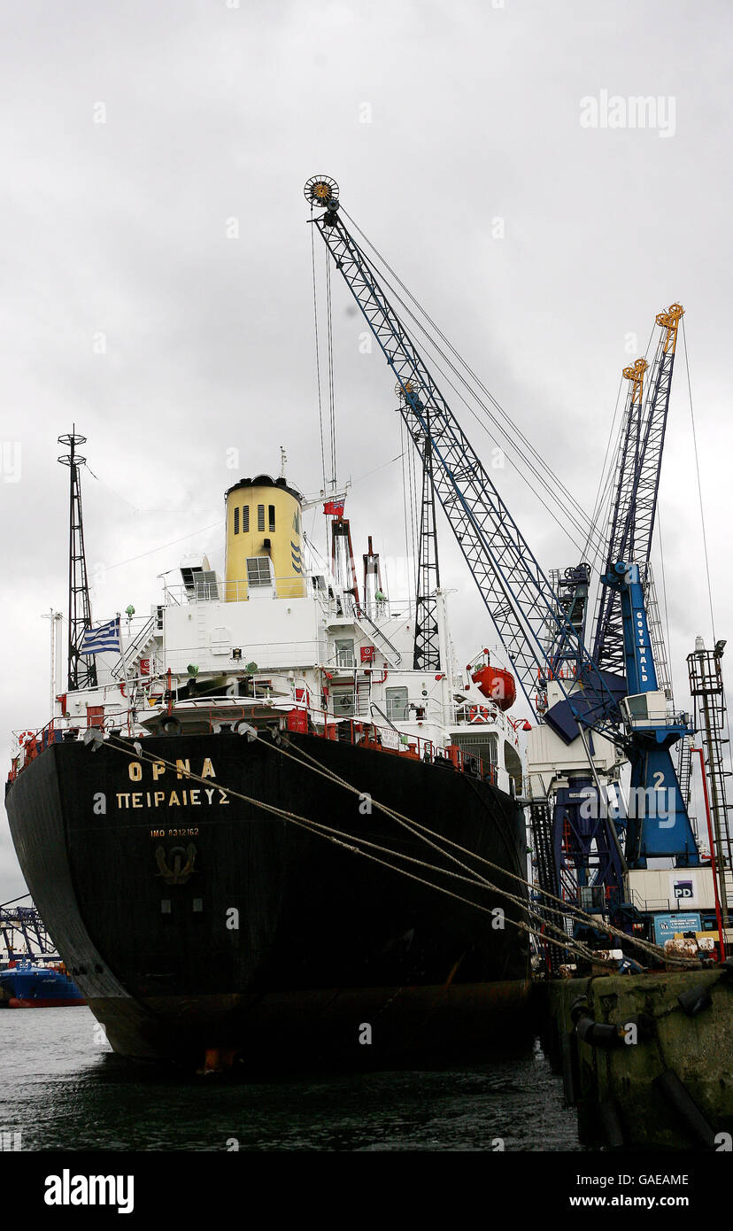 Handelsbestand. Das griechisch registrierte OPNA ORNA Frachtschiff (IMO-Nummer 8312162) in Teesport. Stockfoto