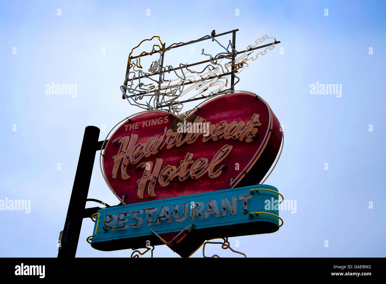 Graceland ist ein Herrenhaus in Memphis, Tennessee und war die Heimat von Elvis Presley. Es ist weniger als 4 Meilen nördlich vom Mississippi Grenze entfernt. Stockfoto