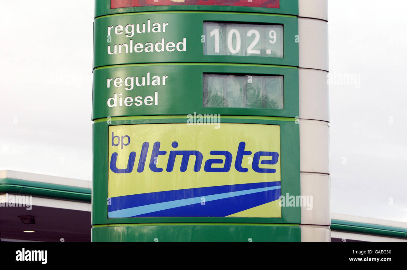 Ein Tankschild an einer Tankstelle auf der M8 in der Nähe von Harthill in Schottland. Stockfoto