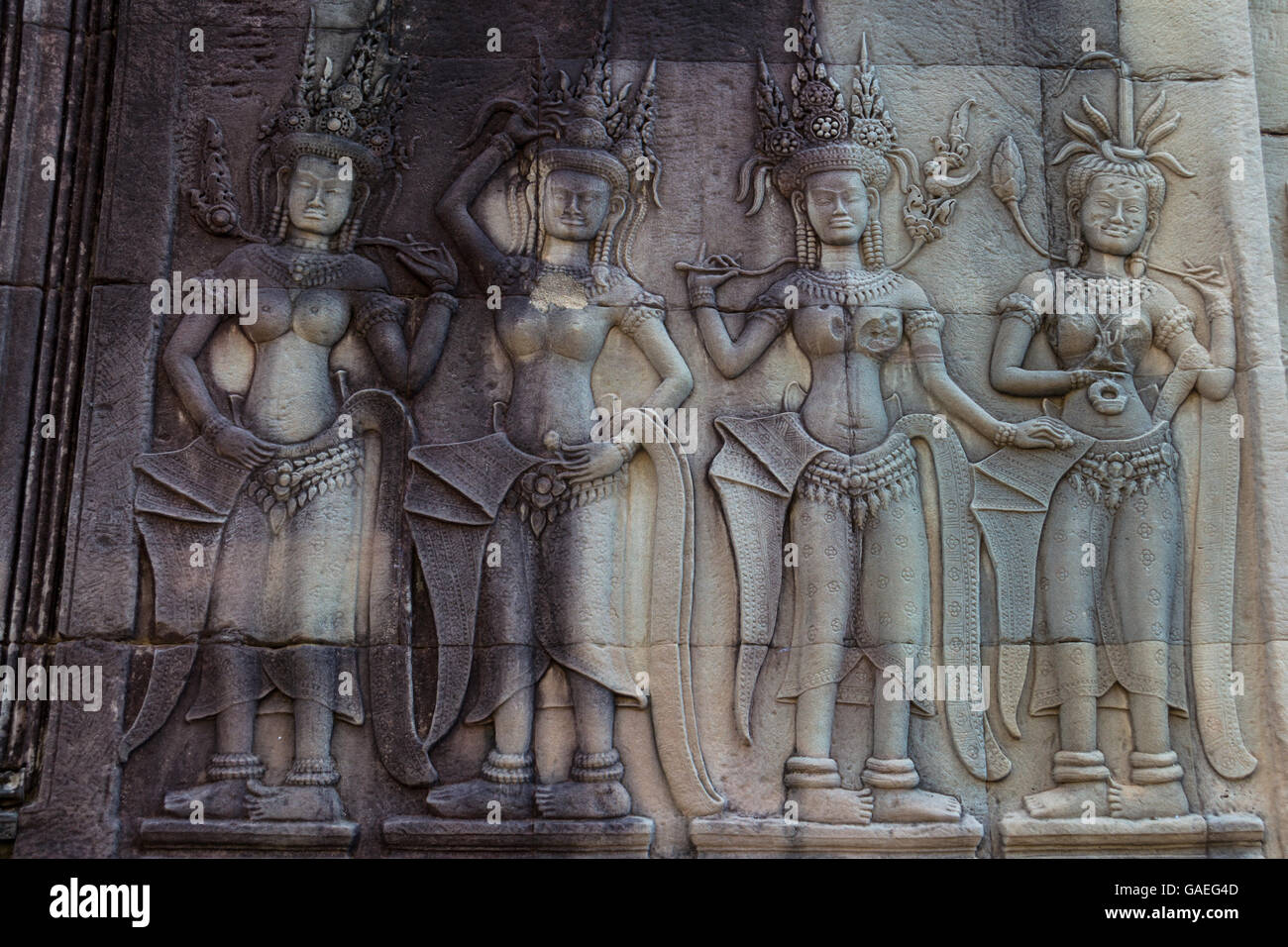 Tanzen Apsaras eine alte Khmer-Kunst-Schnitzereien an der Wand in Angor Wat Tempel nahe der Stadt Siem Reap, Kambodscha Stockfoto