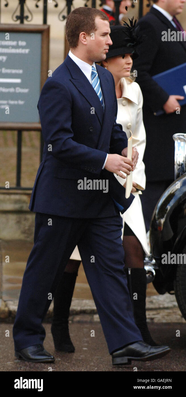 Peter Phillips und Verlobter Autumn verlassen Westminster Abbey, London, nach einem Festgottesdienst anlässlich des diamantenen Hochzeitstages von Königin Elizabeth II. Und dem Herzog von Edinburgh. Stockfoto