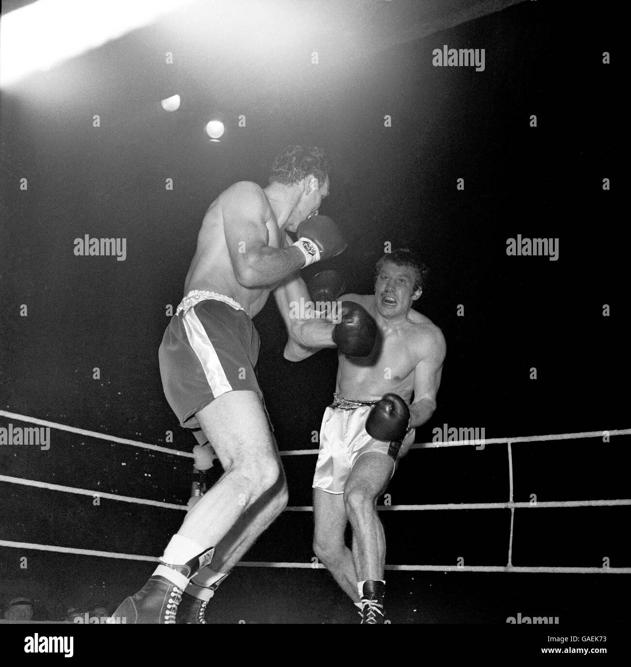 Boxen - British Empire-Schwergewichts-Champion - Henry Cooper V Billy Walker Stockfoto
