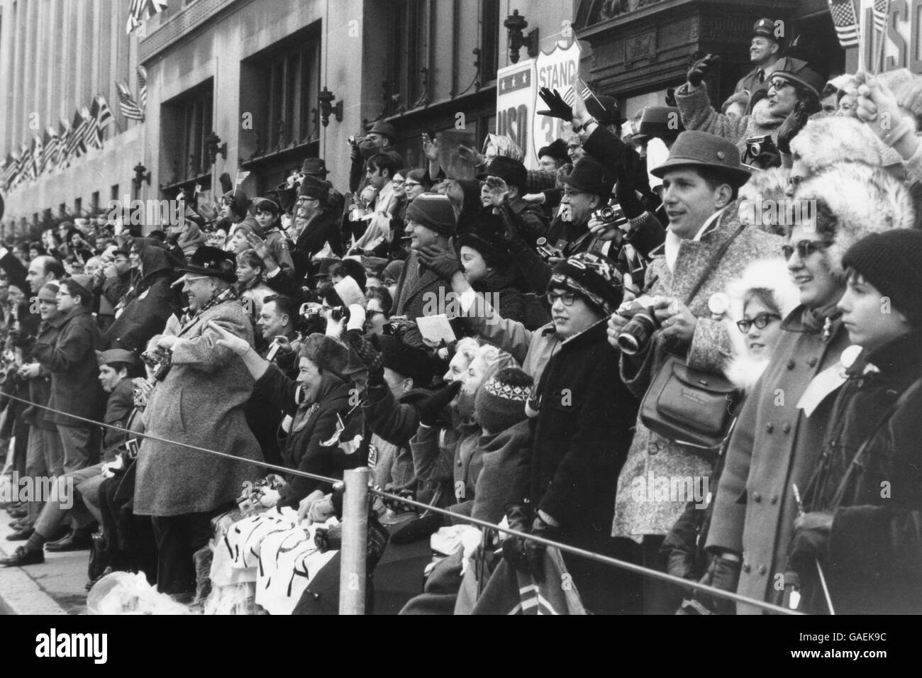Massen an der Pennsylvania Avenue sehen Nixons konstituierenden Parade. Stockfoto