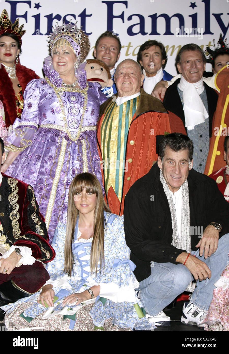 Prominente Pantomime-Darsteller bei einer Fotoserie, um First Family ...