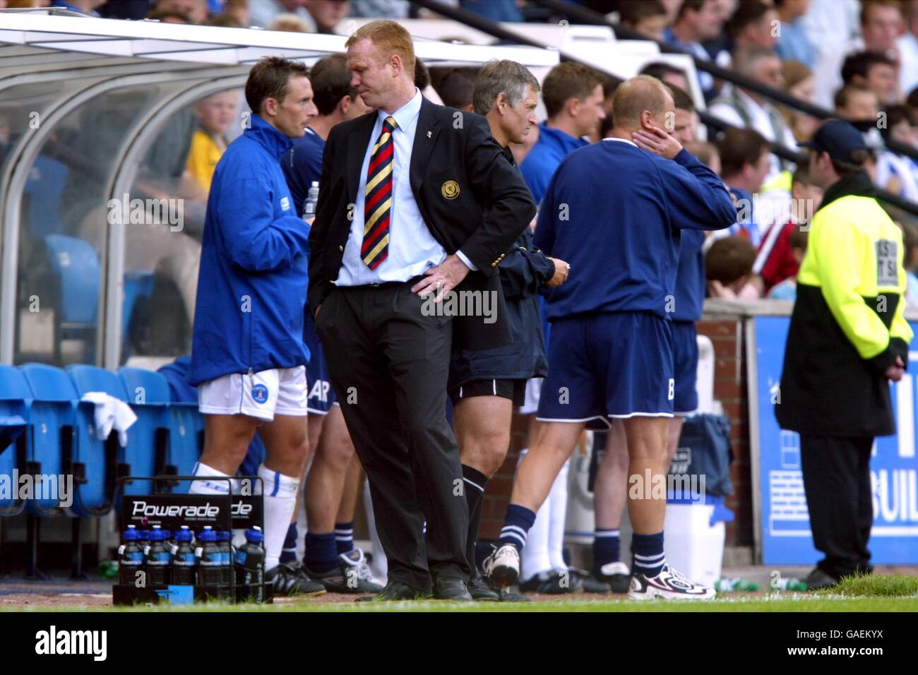 Fußball - Bank of Scotland Premier Division - Kilmarnock gegen Rangers. Alex McLeish, Manager der Rangers, fühlt sich am ersten Tag der neuen Saison gegen Kilmarnock belastet Stockfoto