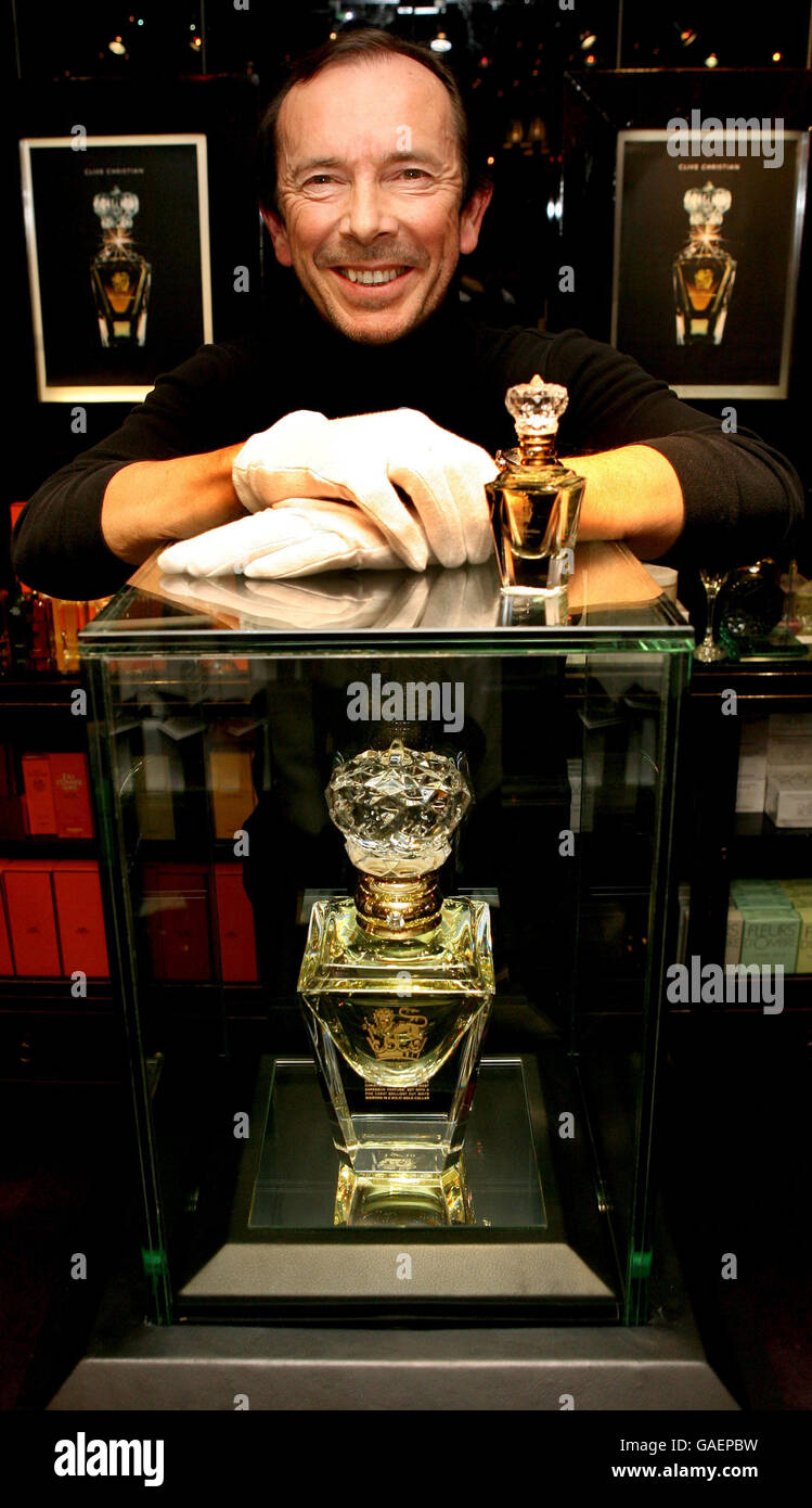 Clive Christian Feiert Guinness Weltrekord Welt Teure Parfüm Harrods  Stockfotos und -bilder Kaufen - Alamy