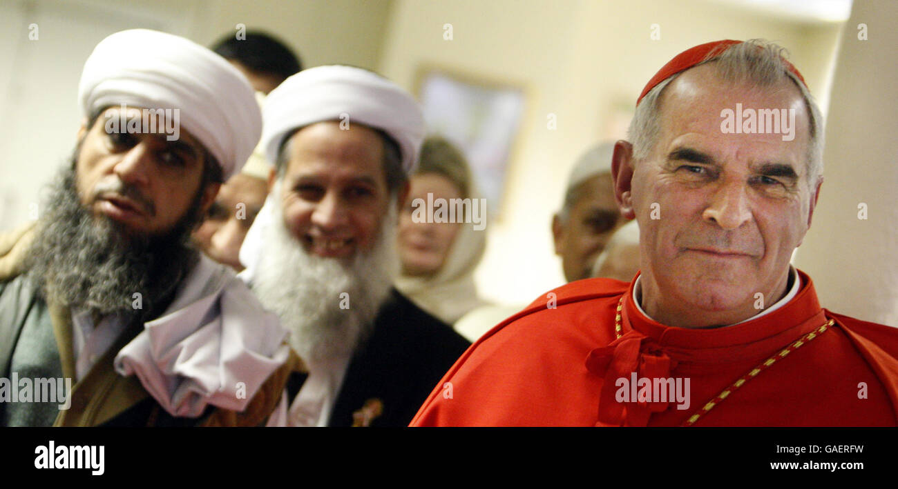 Kardinal Keith O'Brien besuchte zum ersten Mal die Annandale Street Mosque und das Islamische Gemeindezentrum. Stockfoto