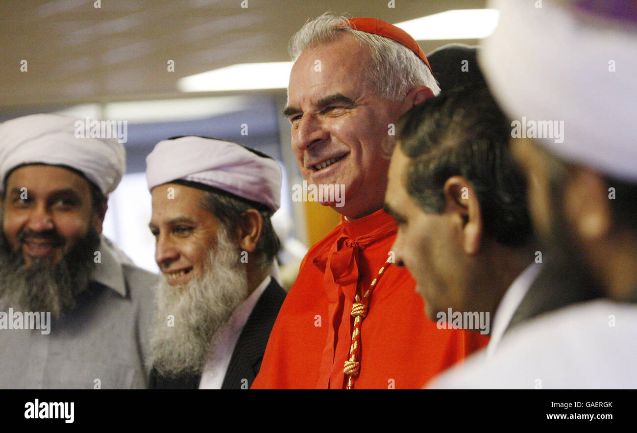 Kardinal Keith O'Brien besuchte zum ersten Mal die Annandale Street Mosque und das Islamische Gemeindezentrum. Stockfoto