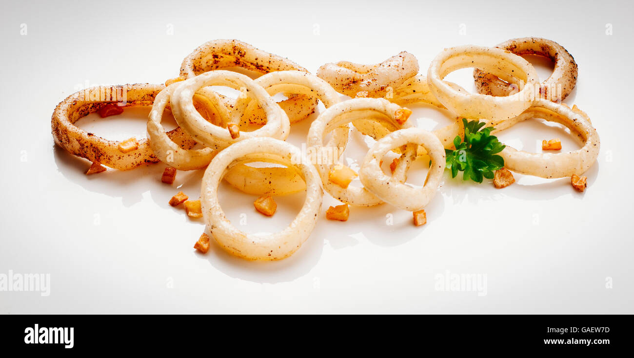 Bild der leckeren Tintenfisch gebraten in Knoblauch Etikettendesign zuweisen Stockfoto