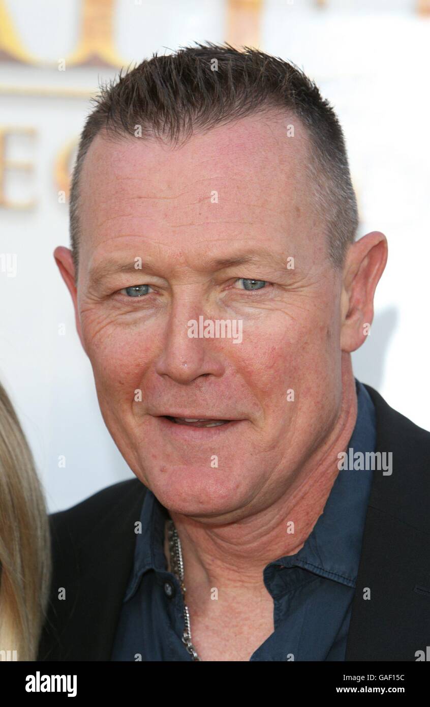 Robert Patrick kommt zur Premiere von The Water Horse Legend of the