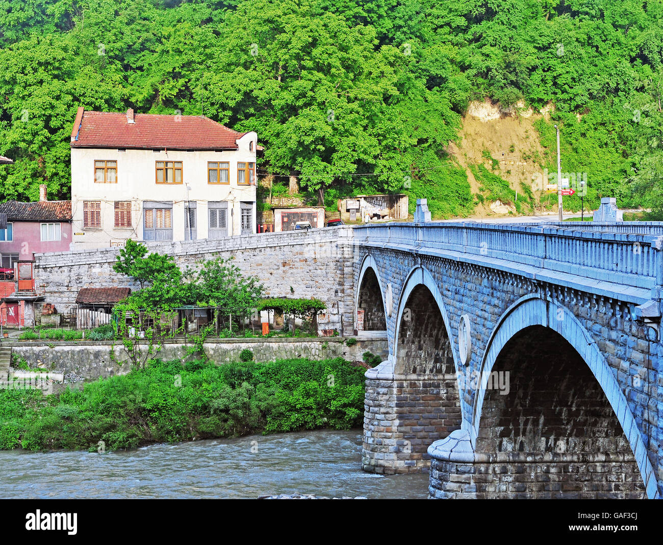 Alte Brücke in der Stadt Veliko Tarnovo, Bulgarien Stockfoto