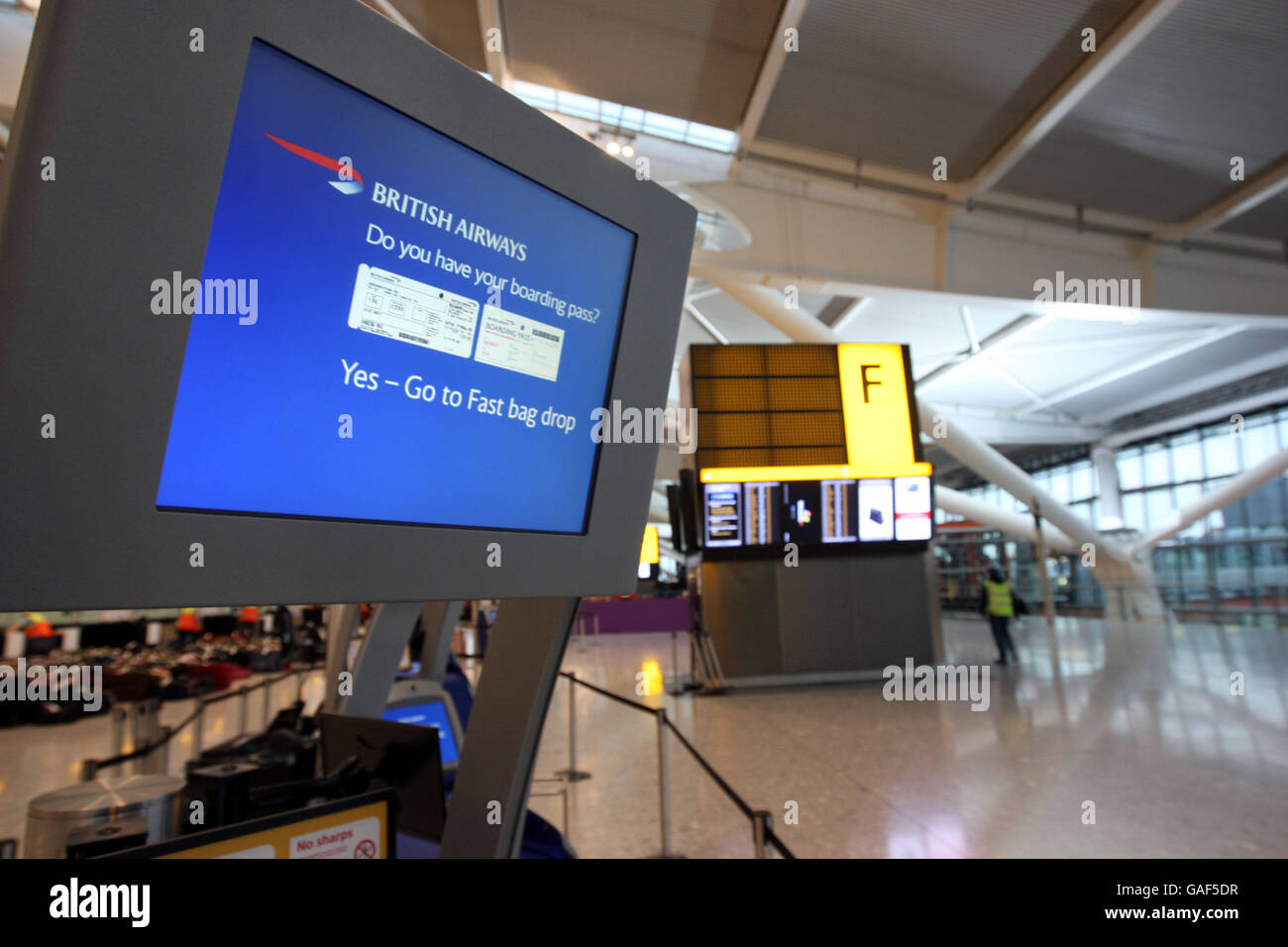 Generisches Bild des Britsih Airways Check-in im neuen Terminal 5 am Flughafen Heathrow vor seiner Eröffnung im März 2008. PRESSEVERBAND Foto.Bildtermin: Montag, 17. Dezember 2007. Bildnachweis sollte lauten: Steve Parsons/PA Wire Stockfoto