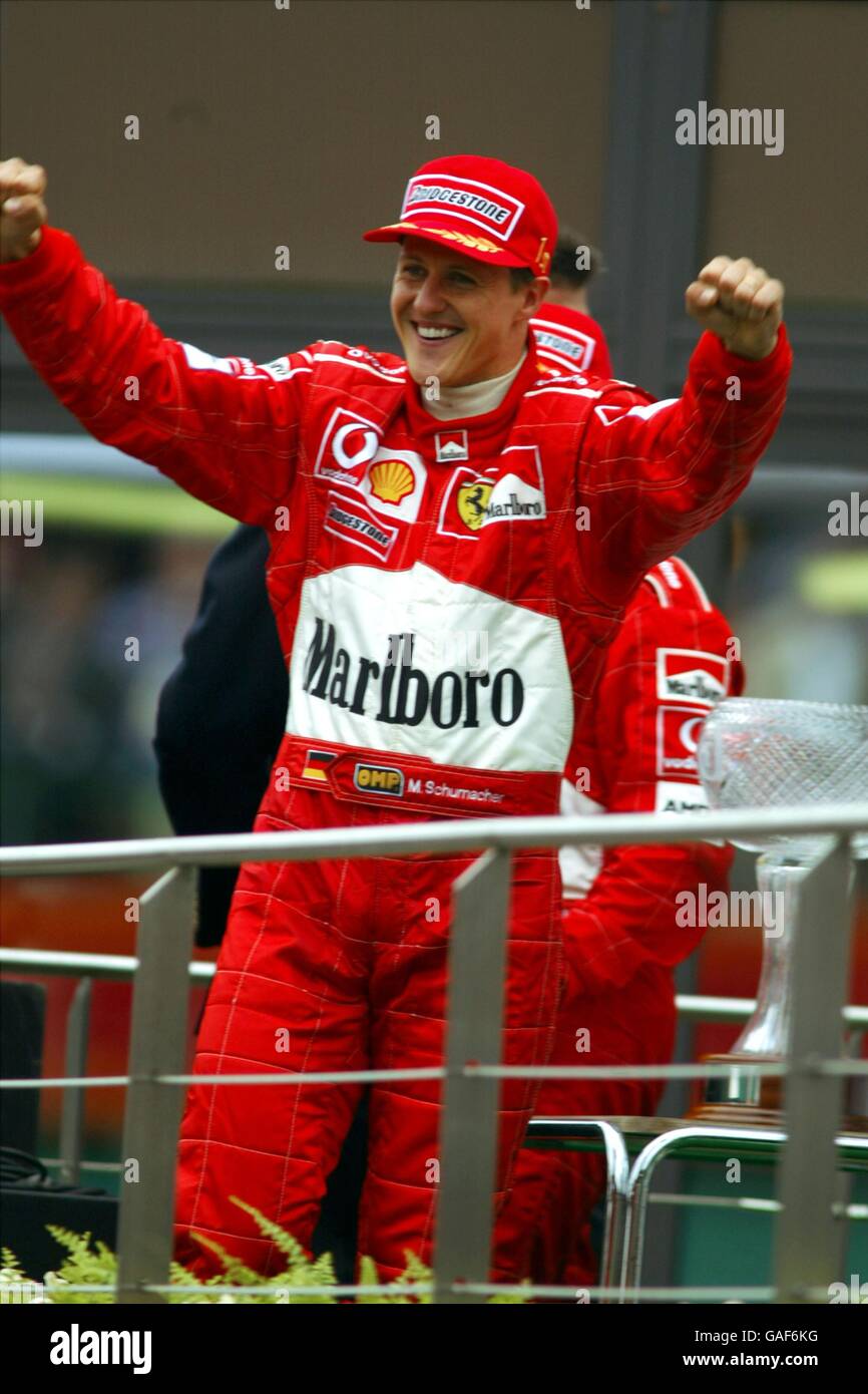 Michael schumacher feiert seinen rennsieg -Fotos und -Bildmaterial in hoher  Auflösung – Alamy