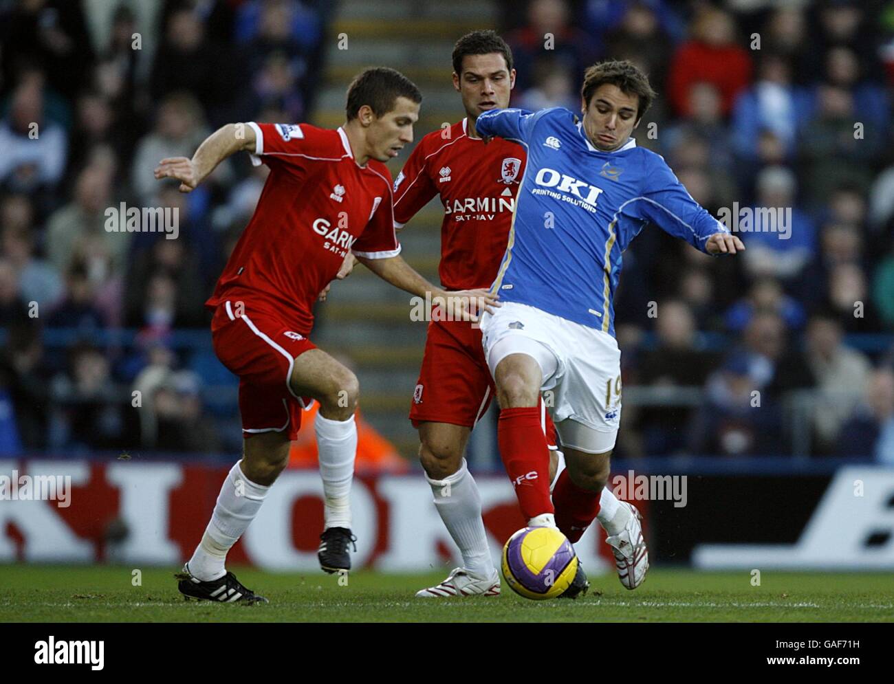 Portsmouth Niko Kranjcar (rechts) kämpft mit Gary O'Neil (links) und Luke Young aus Middlesbrough um den Ball. Stockfoto