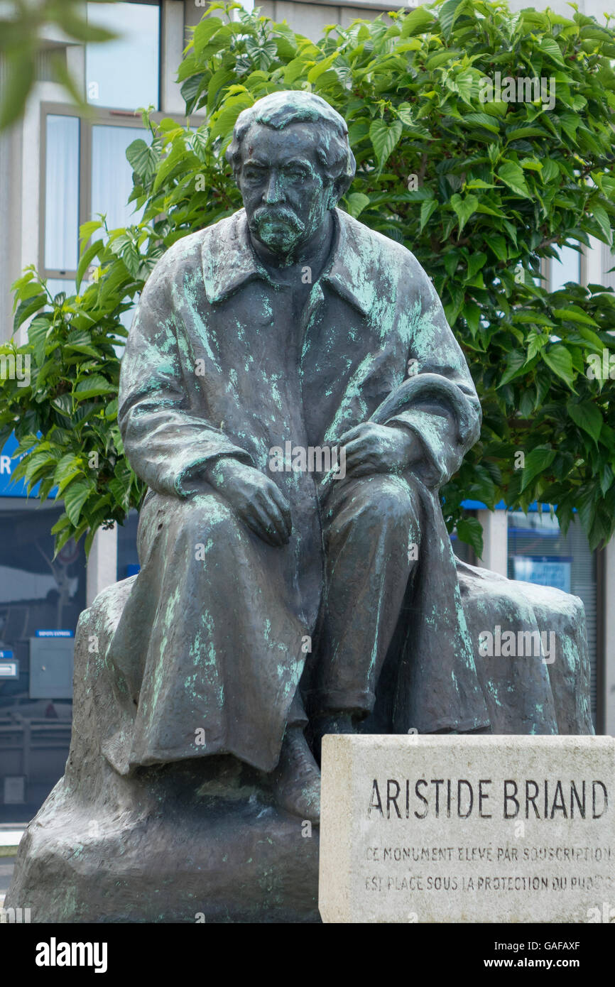 Frankreich, Normandie, Ouistreham, Aristide Briand statue Stockfoto