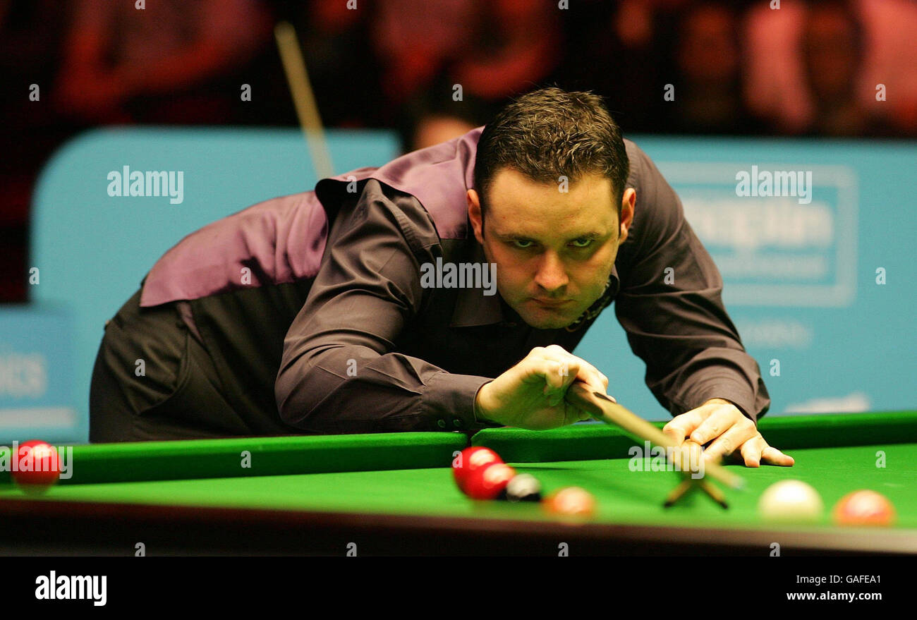 Schottlands Stephen Maguire am Tisch beim Maplin UK Championship Final im International Centre, Telford. Stockfoto