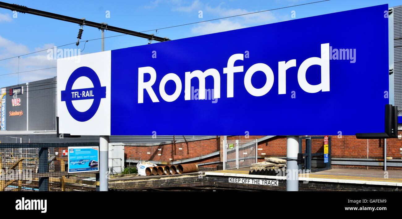 Neuer blauer Bahnhof von TFL Rail wird zur Elizabeth Line, wenn die Crossrail-Arbeiten in Romford East London, England, abgeschlossen sind Stockfoto