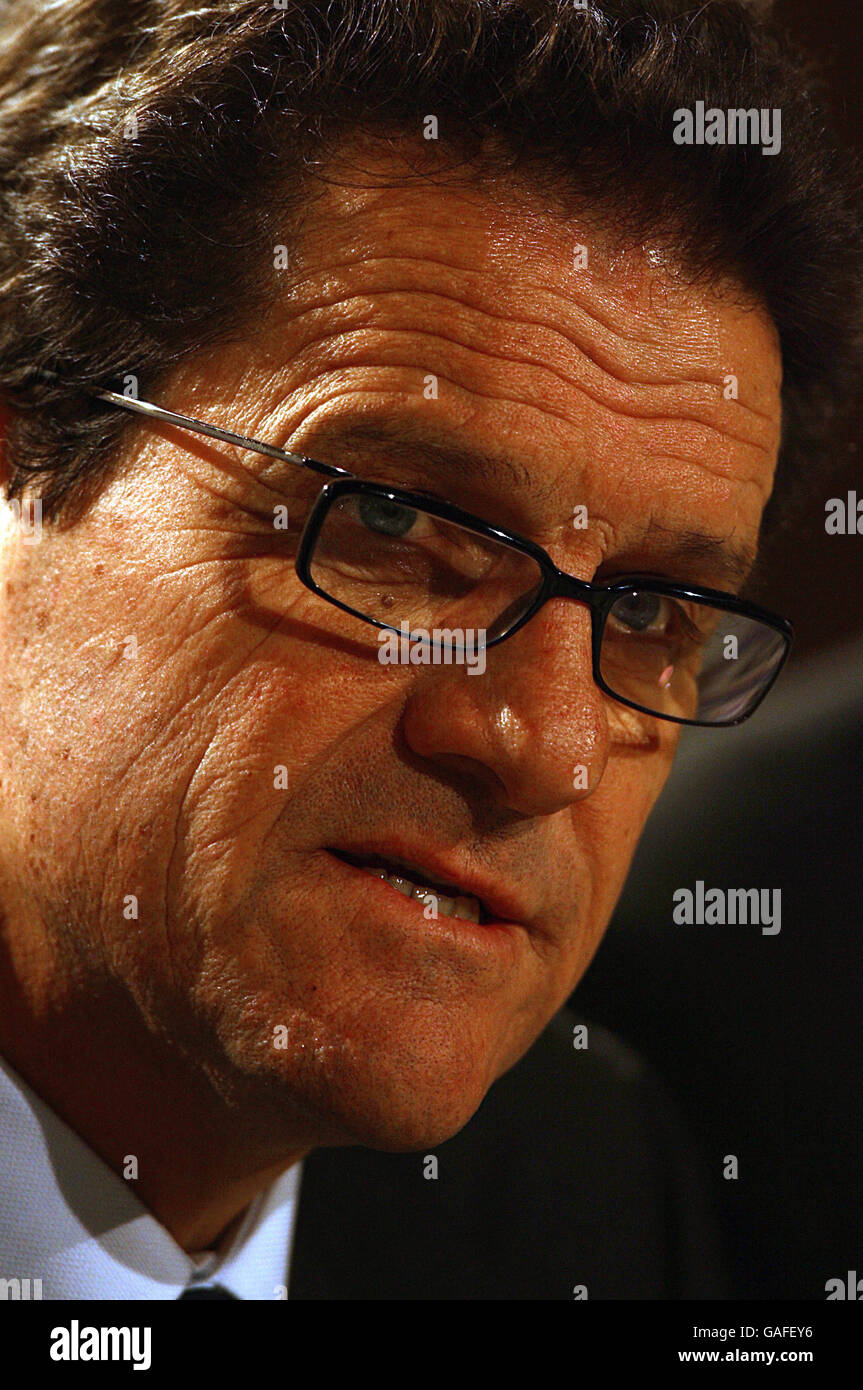 Fußball - England Pressekonferenz - Royal Lancaster Hotel. Der New England Manager Fabio Capello wird im Rahmen einer Pressekonferenz den Medien der Welt vorgestellt. Stockfoto