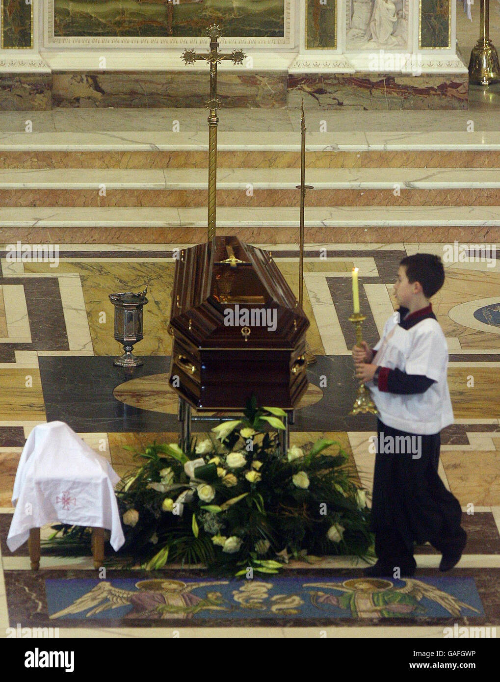 Der Sarg des Sängers Joe Dolan während seiner Beerdigung in der Kathedrale von Christus dem König in Mullingar, Co Westmeath. Stockfoto