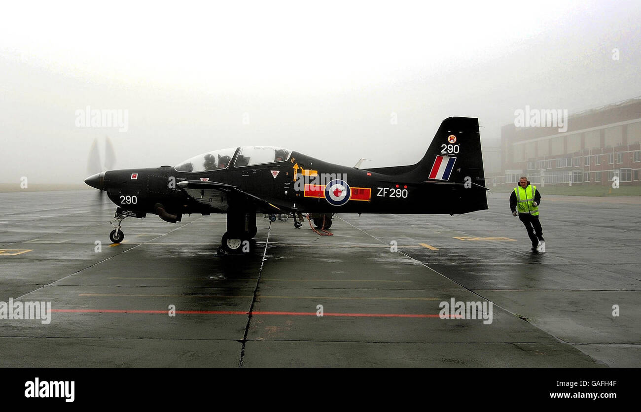 Tucano T1 ist bereit für den Start bei RAF Cranwell in Lincolnshire. Stockfoto