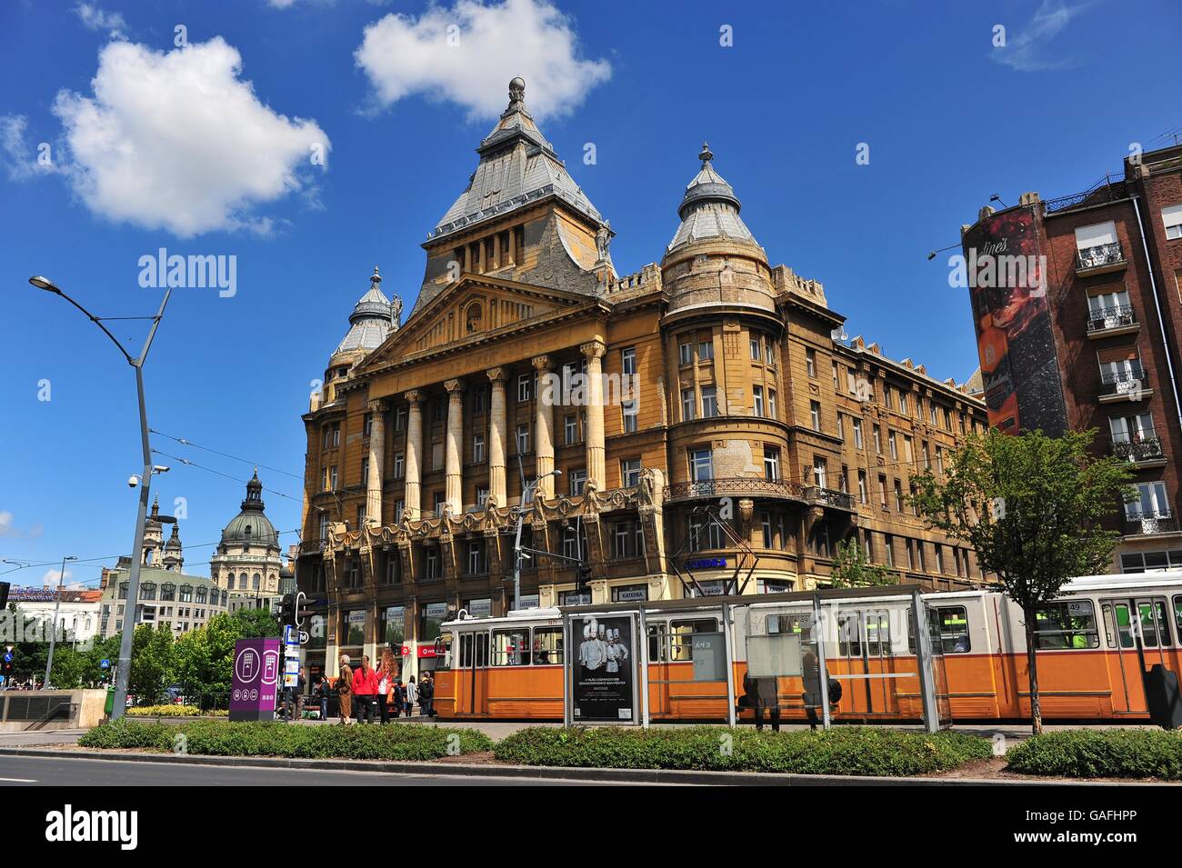 BUDAPEST, Ungarn - 16.Mai: Blick auf die Gebäude im Zentrum von Budapest am 16. Mai 2016 Az-Anker. Nur redaktionelle Nutzung. Stockfoto