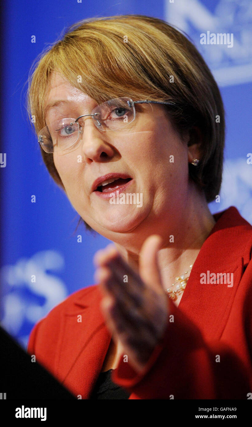 Innenministerin Jacqui Smith spricht während einer Rede vor dem International Centre for the Study of Radicalisation and Political Violence (ICRS) in London, wo sie Vorschläge ankündigte, um auf islamischen extremistischen Websites einzugreifen. Stockfoto