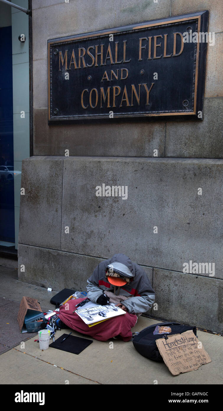 Obdachlosen und hungrigen Person, die Kunst zum Verkauf in der Innenstadt von Chicago, Illinois Stockfoto