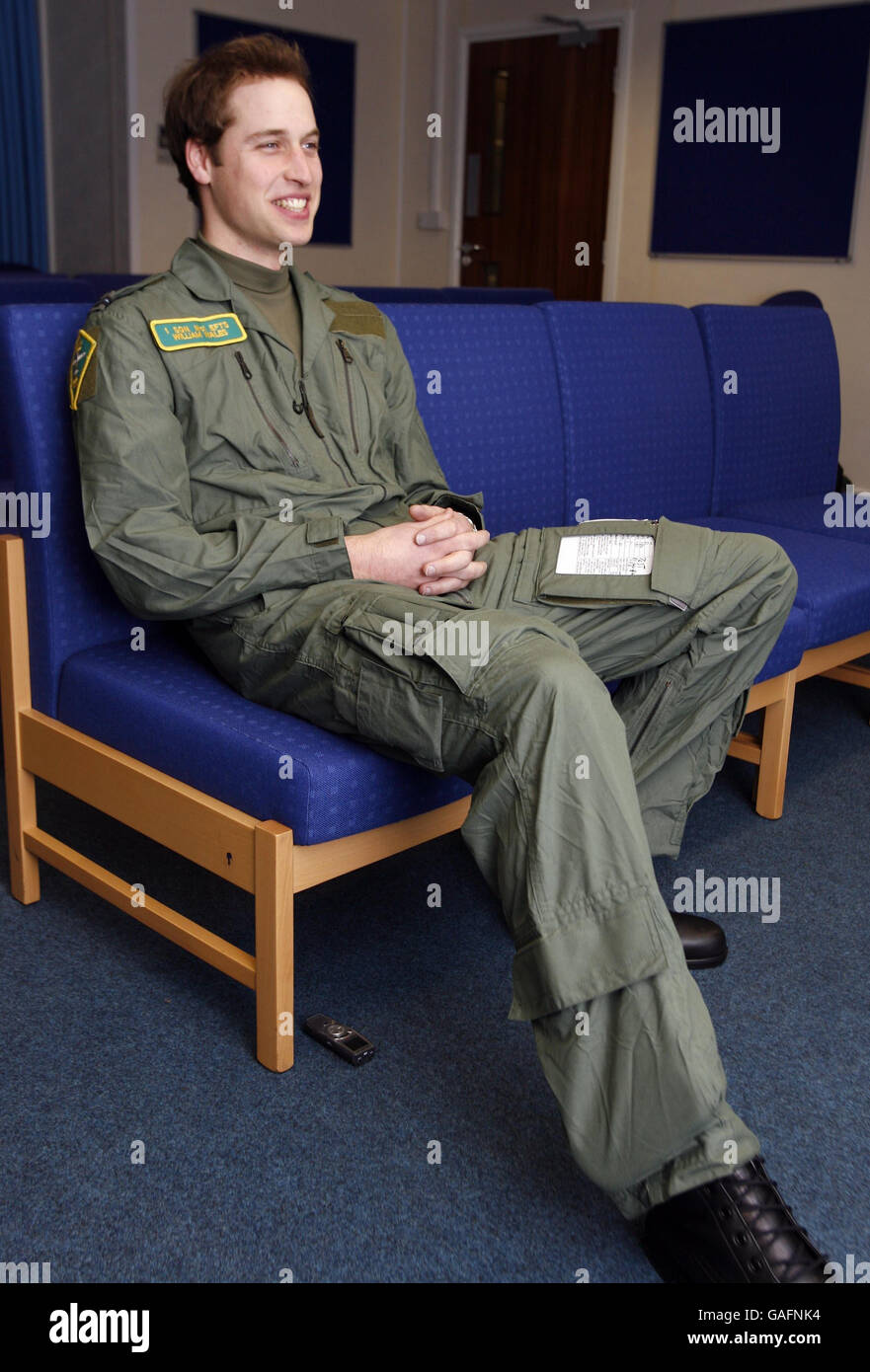 Prince William bereitet sich auf den Flug vor, während er an der Flugbasis RAF Cranwell in der Nähe von Sleaford, Lincolnshire trainiert. Stockfoto