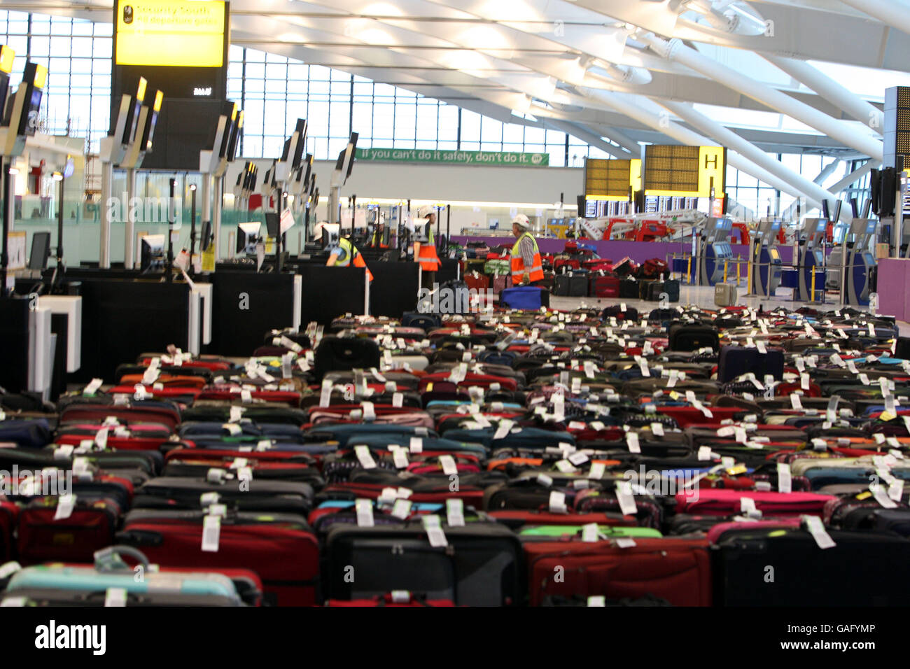 Generisches Bild des Gepäcks, mit dem das neue Gepäcksystem im neuen Terminal 5 am Flughafen Heathrow vor seiner Eröffnung im März 2008 getestet wird. PRESSEVERBAND Foto.Bildtermin: Montag, 17. Dezember 2007. Bildnachweis sollte lauten: Steve Parsons/PA Wire Stockfoto