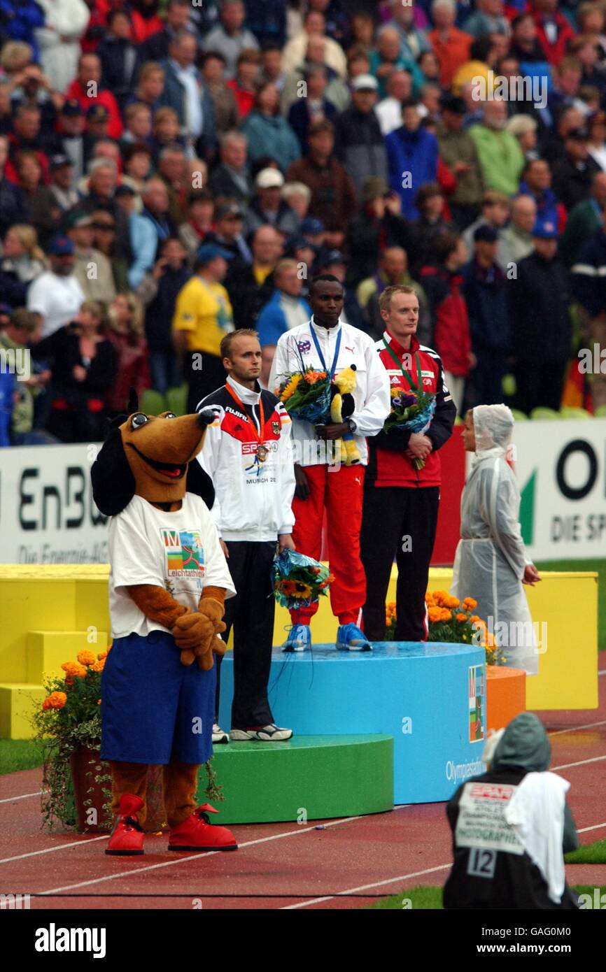 Das Siegerpodest: Der dänische Wilson Kipketer Gold (C), der Schweizer Andre Bucher Silber (R) und die deutsche Nils Schumann Bronze (L) Stockfoto
