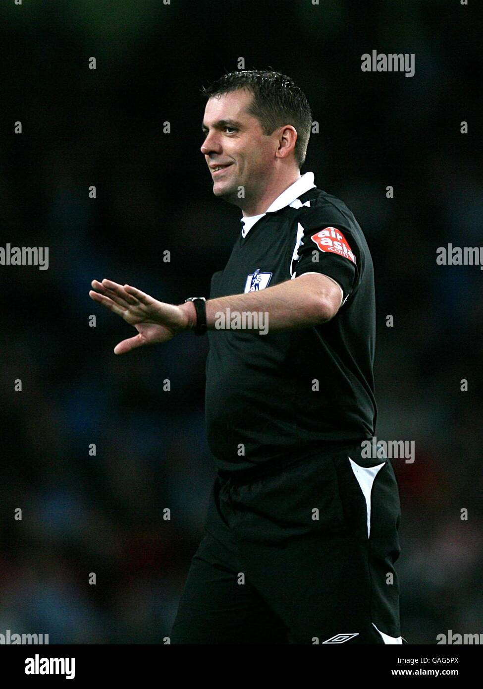Fußball - Barclays Premier League - Manchester City / West Ham United - City of Manchester Stadium. Phil Dowd, Schiedsrichter Stockfoto