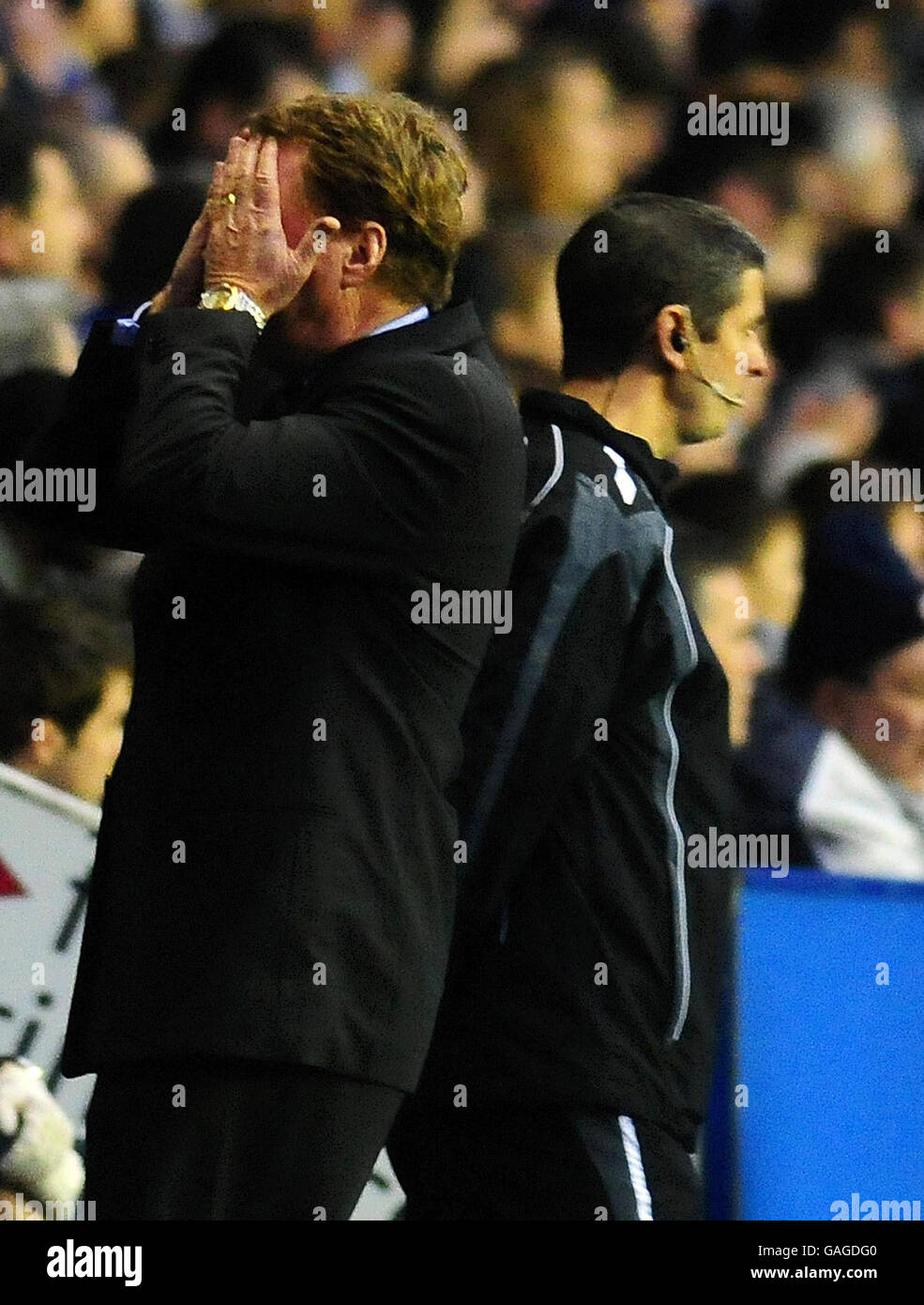 Portsmouth-Manager Harry Redknapp reagiert während des Spiels der Barclays Premier League im Madejski Stadium, Reading. Stockfoto