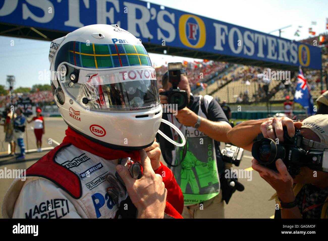Formel-1-Autorennen - Großer Preis Von Ungarn - Rennen. Allan McNish von Toyota steht an der Startaufstellung Stockfoto